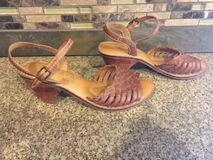 Vintage Fanfarrias de Mujer Sz 7 M Cuero Marrón Tejidos Tacones de Madera Zapatos - Imagen 1 de 4
