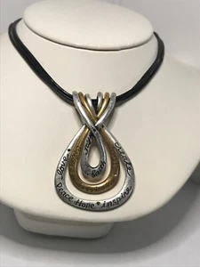 Chinco's schwarzer Lederhalskettenanhänger mit einschlägigen Worten - Bild 1 von 3