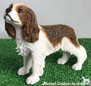 King Charles Spaniel ornament Leonardo Blenheim Chestnut & White in gift box - Picture 1 of 5