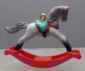 HALLMARK KEEPSAKE MINIATURE CHRISTMAS ORNAMENT 1991 ROCKING HORSE - Imagen 1 de 6