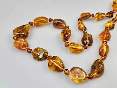 piccola, semplice ma unica collana di ambra regalo fatto a mano donna - Immagine 1 di 4