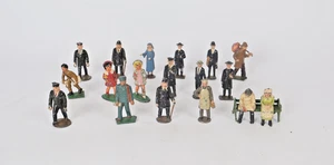 Vintage lot of (18) 405/505 Cast lead Figurines - Picture 1 of 12