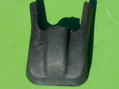 MITSUBISHI 3000GT 91-96 ASIENTO DELANTERO ANCLAJE PERNO CUBIERTA NEGRO MB770102 OEM Foto 1 de 4