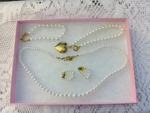 Beautiful Faux Pearl Choker, 2 Bracelets and Pierced Earring Set - EUC - Picture 1 of 3