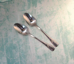 GALE - TWO TEASPOONS -Oneida Stainless - GALE- frost accent - Picture 1 of 2