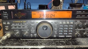 Radioaficionado/aficionado Icom IC-737 HF 160-10 M 100W transceptor en estado de funcionamiento - Imagen 1 de 14