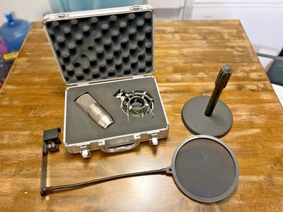 MXL V88 Compact Streaming Microphone with MXL 06 Shock Mount On-Stage Desk Stand - Image 1 of 4