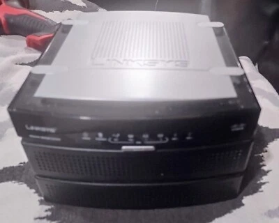 Sistema de almacenamiento en red Linksys con 2 bahías NAS200 Foto 1 de 2