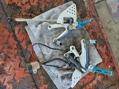 Suportes de peg Yamaha YZF600 R6 2002 - Imagem 1 de 3