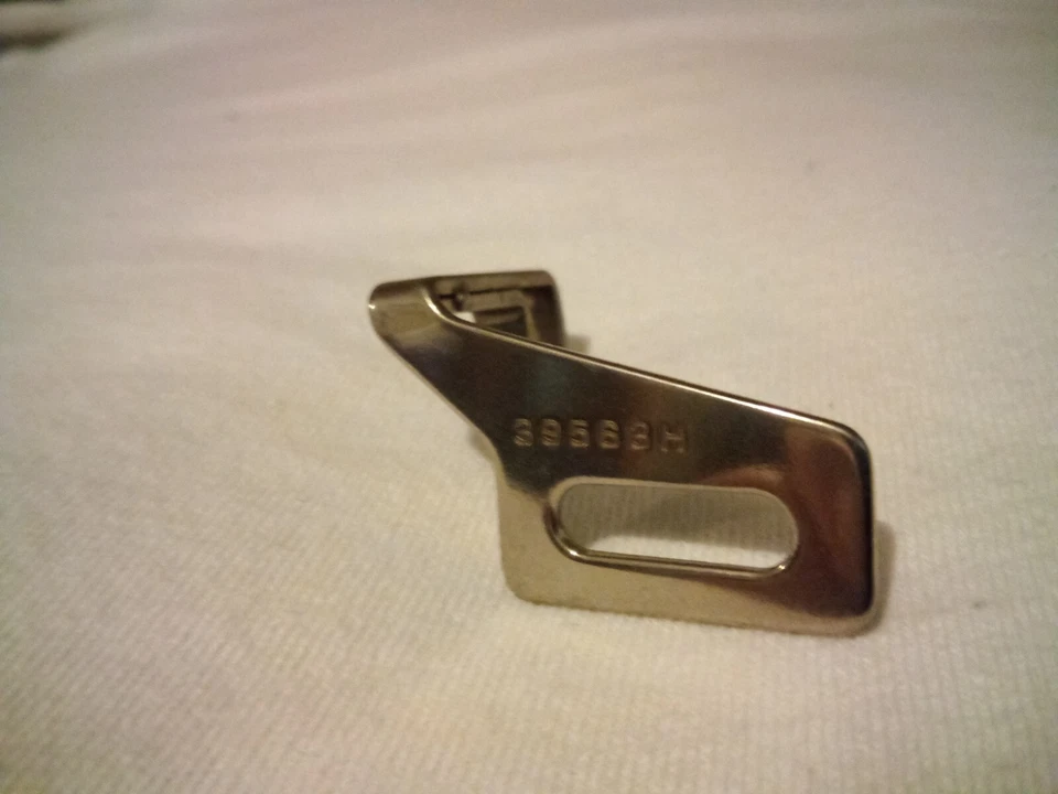 (1) 39563H Needle Thread Eyelet for Union Special 39500 39600 Sewing Machine