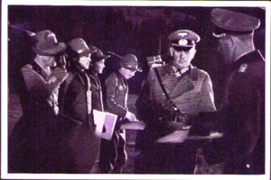 German Gen Blomberg Presents Awards To Victorious Italian Military 1936 Games - Bild 1 von 3