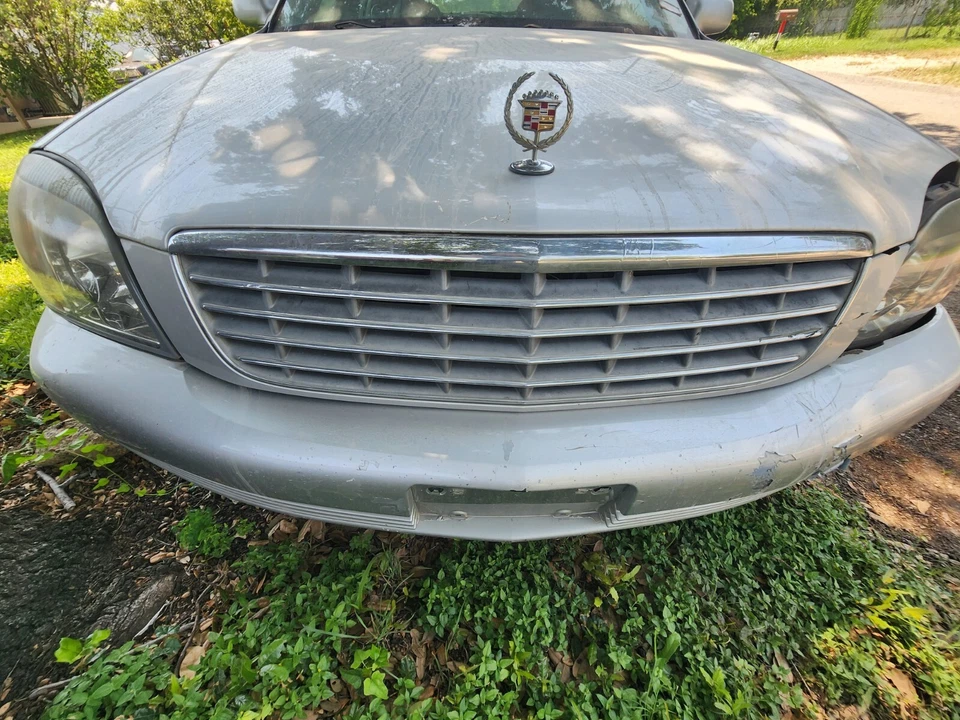 Cadillac Deville 2000 2001 2002 2003 2004 2005 capó plateado Foto 1 de 1