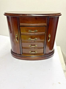Vintage Schmuckkästchen Truhe Schrank in Nussbaumoptik mit Messingzügen 12 7/8 x 11 - Bild 1 von 13