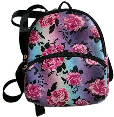 Mini mochila floral Luv Betsey de Betsey Johnson. Flores rosas, moradas, azules Foto 1 de 4