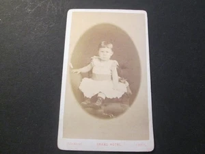 PHOTO CDV petit garcon en medaillon cliche CHAMBAY PARIS - Foto 1 di 1