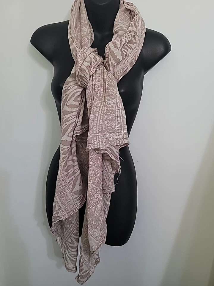  斑马动物印花围巾特大号灰色和米色柔软 67 英寸长 x 38 英寸宽 — 第 1/4 张图片