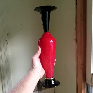 Jarrón trompeta de vidrio soplado a mano firmado por artista '04 rojo y negro 3 piezas - Imagen 1 de 9