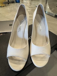 CHANEL Women's Pearl Heel Pump - Picture 1 of 4