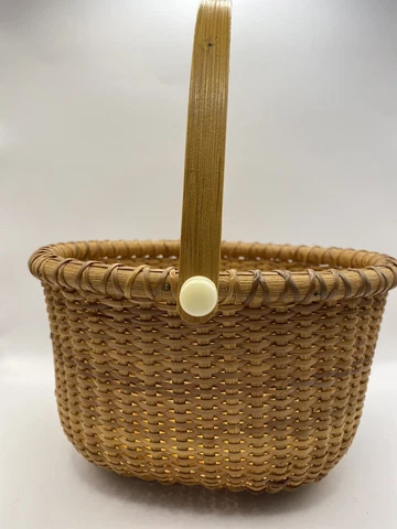 Nantucket Style Oval Basket with Swing Handle Medium Cover