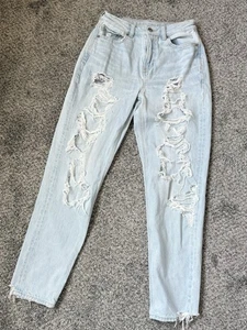 AMERICAN EAGLE Mom Jeans 2 Regular Distressed Denim 26x28 High Rise Light Wash - Bild 1 von 10