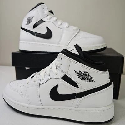 Nike Air Jordan 1 Mid 'Reverse Panda' 5.5Y / 7W DQ8423-132 NUEVO Envío el mismo día Foto 1 de 4
