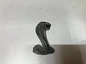 SHELBY GT BADGE,LOGO,EMBLEM,RIGHT FENDER,SNAKE,COBRA - Foto 1 di 2