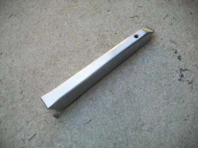 Moldura de botón de bocina del volante Lincoln Continental 1966-1967 C6VA-3D758-A. Foto 1 de 4