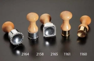 Set 2 stampi ravioli OTTONE LISCIO con espulsore impugnatura legno - Picture 1 of 1