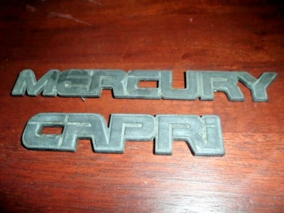 Par emblema Mercury Capri 1991 1992 1993 1994 Foto 1 de 4