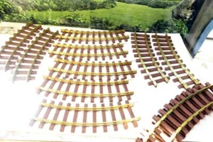 G SCALE - LIONEL - 12 SECTIONS (FULL CIRCLE) OF CURVE TRACK- LN - M47 - Picture 1 of 1