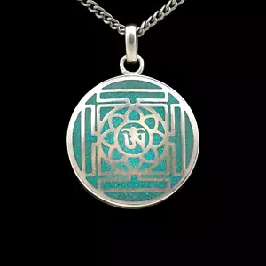 Amuleto Om Turquesa Plateado Mandala Redondo Tibetano Budismo Colgante j37 - Imagen 1 de 3