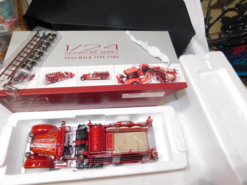 Camión de bomberos Road Signature 1935 MACK Type-75BX Hanover escala 1:24 diecast NUEVO Foto 1 de 4