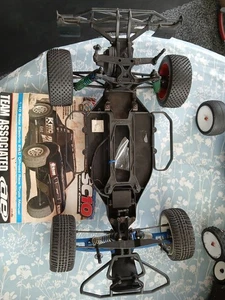 Team Associated SC10 1/10 Scale Short Course Truck - Picture 1 of 5