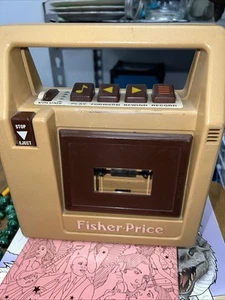 LETTORE CASSETTE VINTAGE FISHER PRICE 1080s MARRONE non testato - Foto 1 di 3