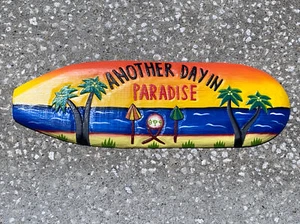 24” OTRO DÍA EN EL PARAÍSO LORO TALLADO A MANO MADERA LETRERO ARTE DE PARED TROPICAL TIKI - Imagen 1 de 2
