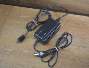 Golden Technologies Blei-Säure-Akku-Ladegerät für Elektrorollstühle ~ A24030-10D - Bild 1 von 4