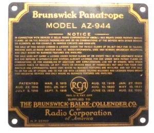 DE COLECCIÓN BRUNSWICK / RCA AZ-944 PHONO NAMETAG CON TORNILLOS ORIGINALES - Imagen 1 de 2