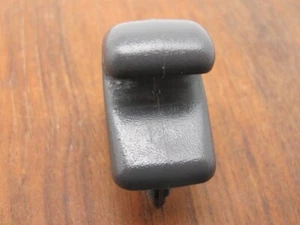 Clip para parasol Lexus Es 300 1991-1996 gris oscuro OEM (1) - Imagen 1 de 5