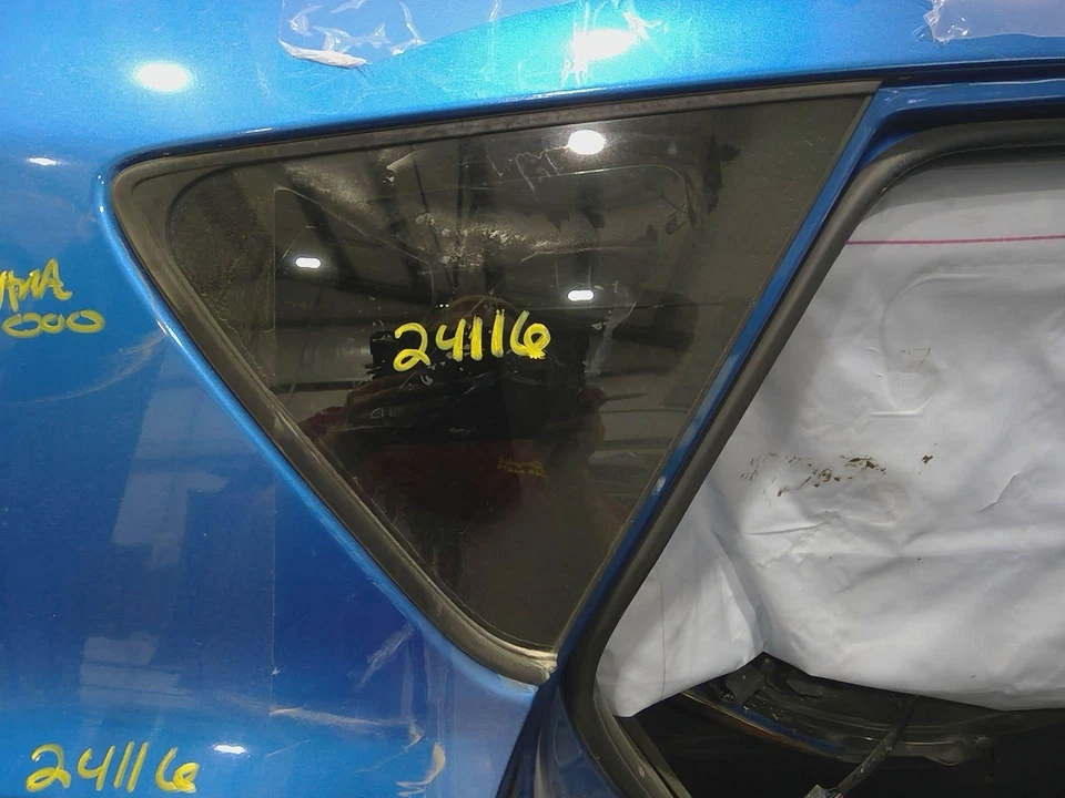 Toyota Corolla iM 16-18 hatchback cuarto de vidrio lado del pasajero derecho OEM 6271012A20 Foto 1 de 1