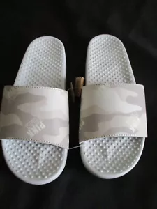 Victoria's Secret PINK Damen-Pantoletten Sandalen Flip-Flops 5–6 polargrau Tarnmuster neu mit Etikett - Bild 1 von 6