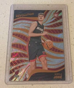 2022-23 Panini Revolution Nikola Jovic Rookie Card #117 Miami Heat  RC Rookie  - Bild 1 von 2