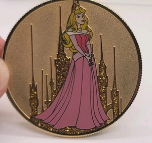 Prendedor brillante moneda oro aurora de la Bella Durmiente de Disney raro LE 250 2008 - Imagen 1 de 9