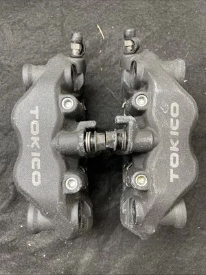 Оригинальные передние тормозные суппорты колодки 2008 Honda CBR600RR TOKICO - Изображение 1 из 4