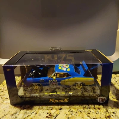  2025 M2  1971 PLYMOUTH HEMI CUDA "VP RACING 50 YEARS" CHASE 1/24 R136 BLUE/GOLD - Image 1 of 4