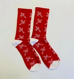 Calcetines de tripulación unisex Stay Safe Pandemic Awareness, rojos - blancos, talla 9-12 - Imagen 1 de 6