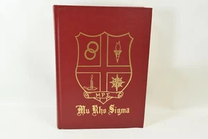 Eine Geschichte von Mu Rho Sigma A Sorority für verheiratete Co-Ed Frauen, Larcom 2001 - Bild 1 von 12