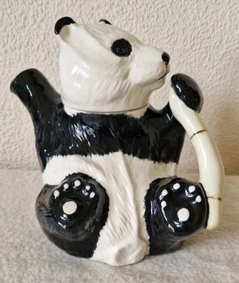 VINTAGE BESWICK PANDA WITH BAMBOO NOVELTY TEAPOT 500ml - Image 1 of 4
