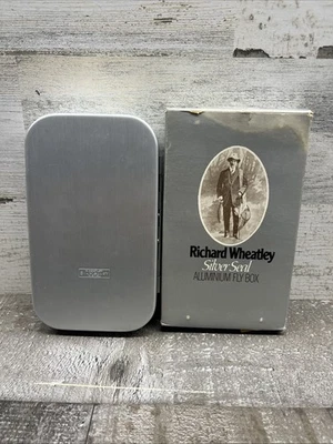 Caixa de mosca Richard Wheatley prata selo alumínio 58 clipes 16 compartimentos 1607 - Imagem 1 de 4