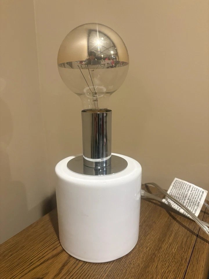 Lámpara de mesa moderna/contemporánea de cerámica blanca Foto 1 de 1