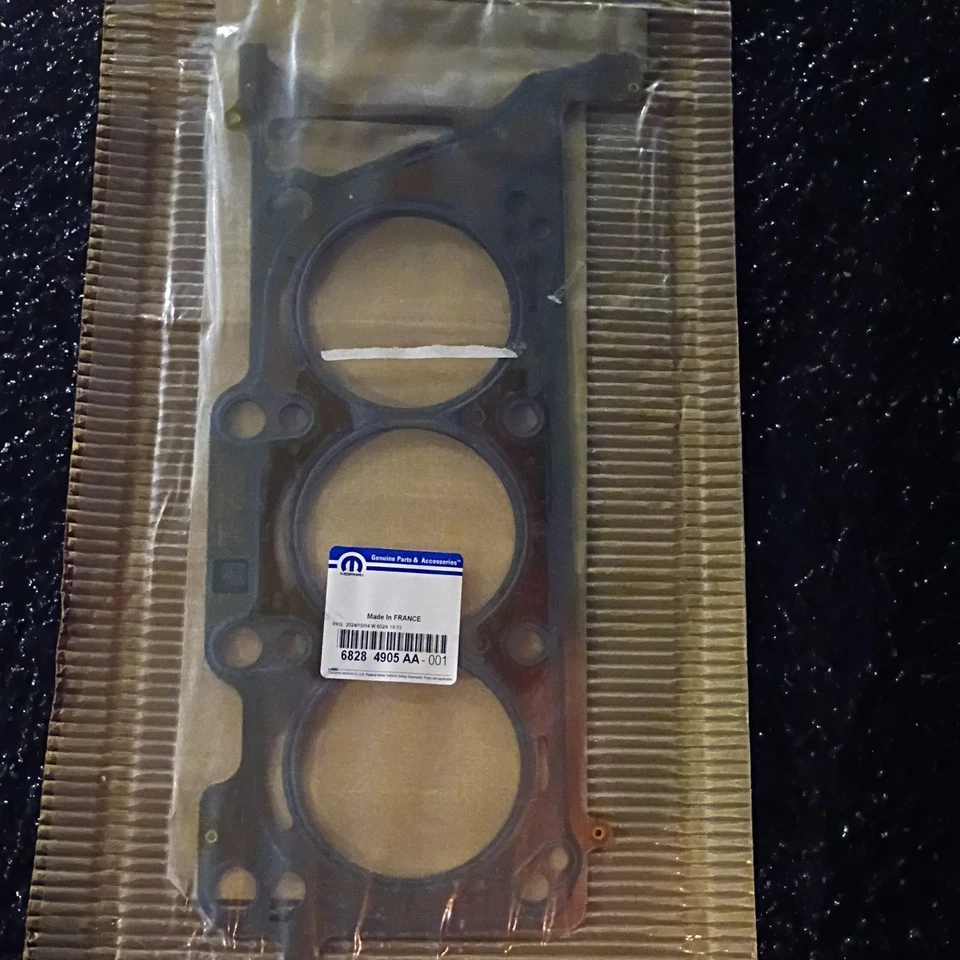 正品 Mopar 气缸盖垫圈左侧 68284905AA — 第 1/1 张图片